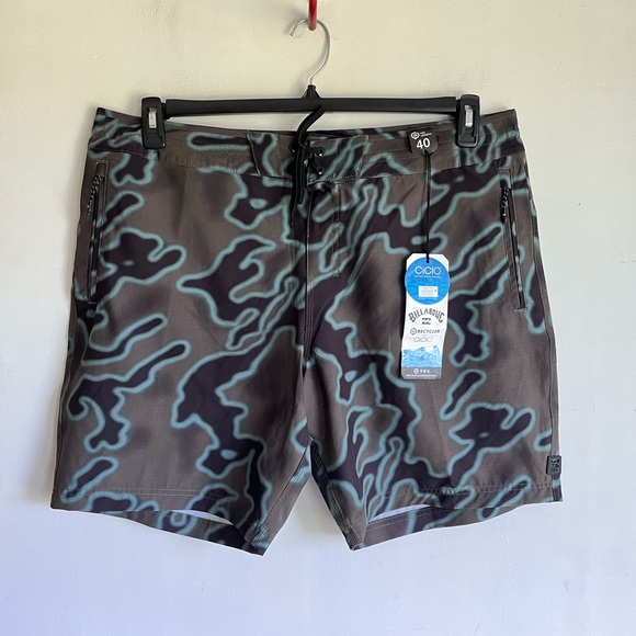 Billabong Adventure Division Green and Black Board Shorts Swimwear size 40 NWT